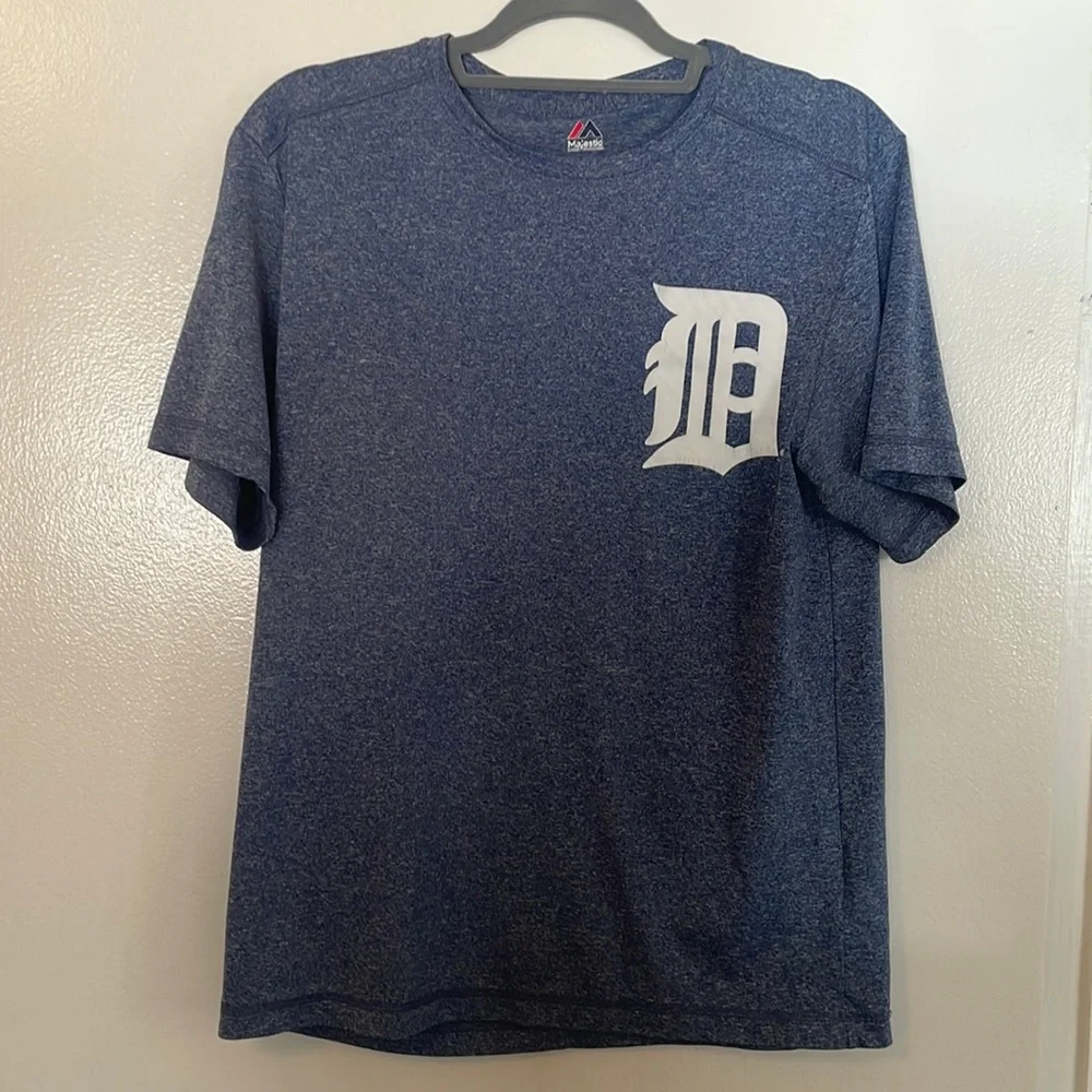 Detroit Tigers athletic shirt 💙 - Picture 1 of 3